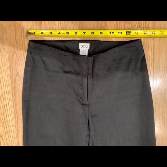 CACHE BLACK SATEEN TUXEDO PANTS WITH FRONT ZIP AND TUXEDO RUFFLE ON LEGS. W- 0. - Picture 2 of 11